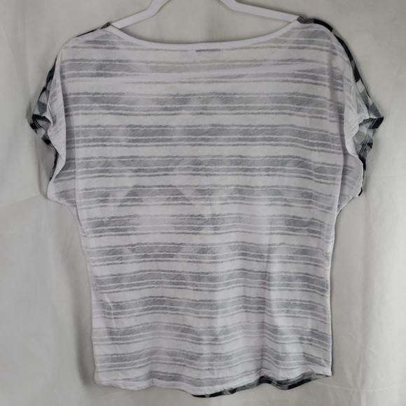 PRANA white geometrical pattern short sleeve top - Picture 5 of 6